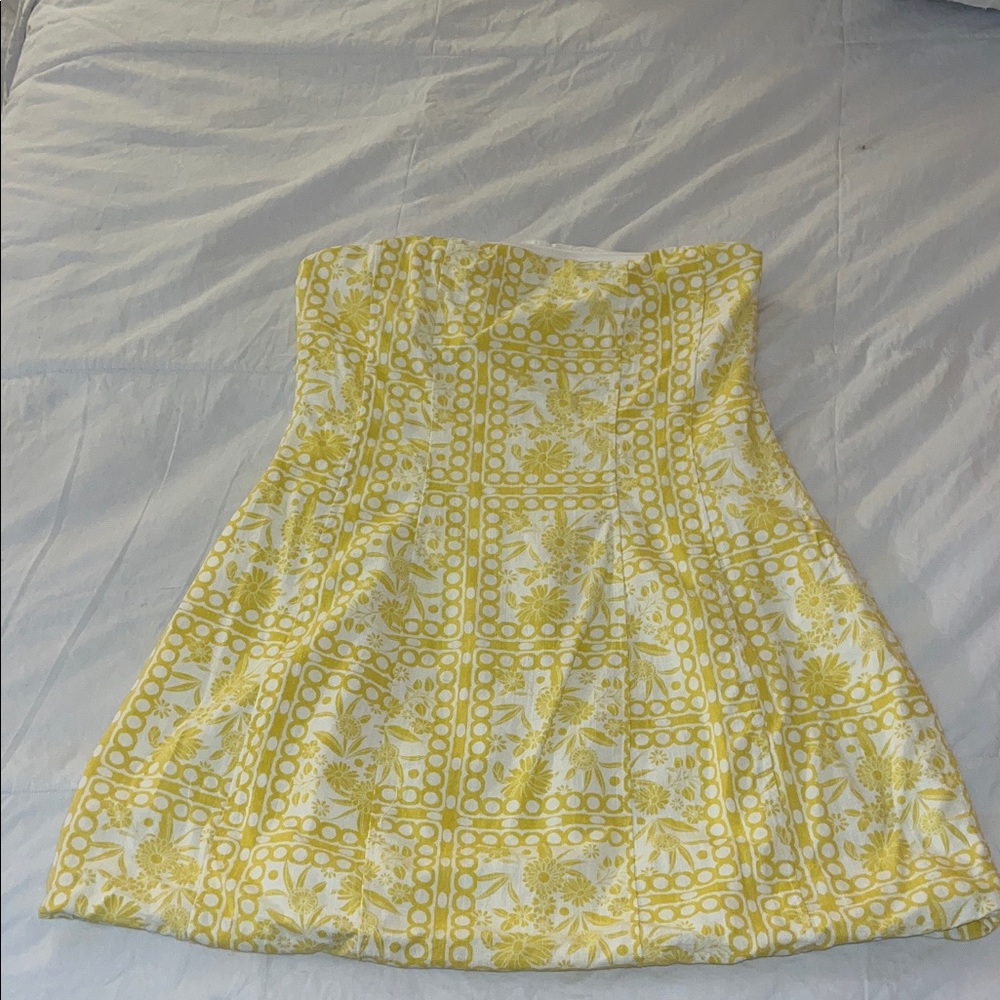 Elegant Strapless Dress in Yellow and White